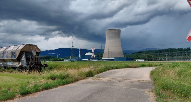 Schwarze wolken über dem Überalterten Gösgen Reaktor