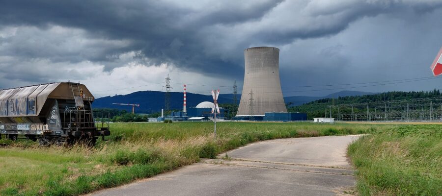 Schwarze wolken über dem Überalterten Gösgen Reaktor